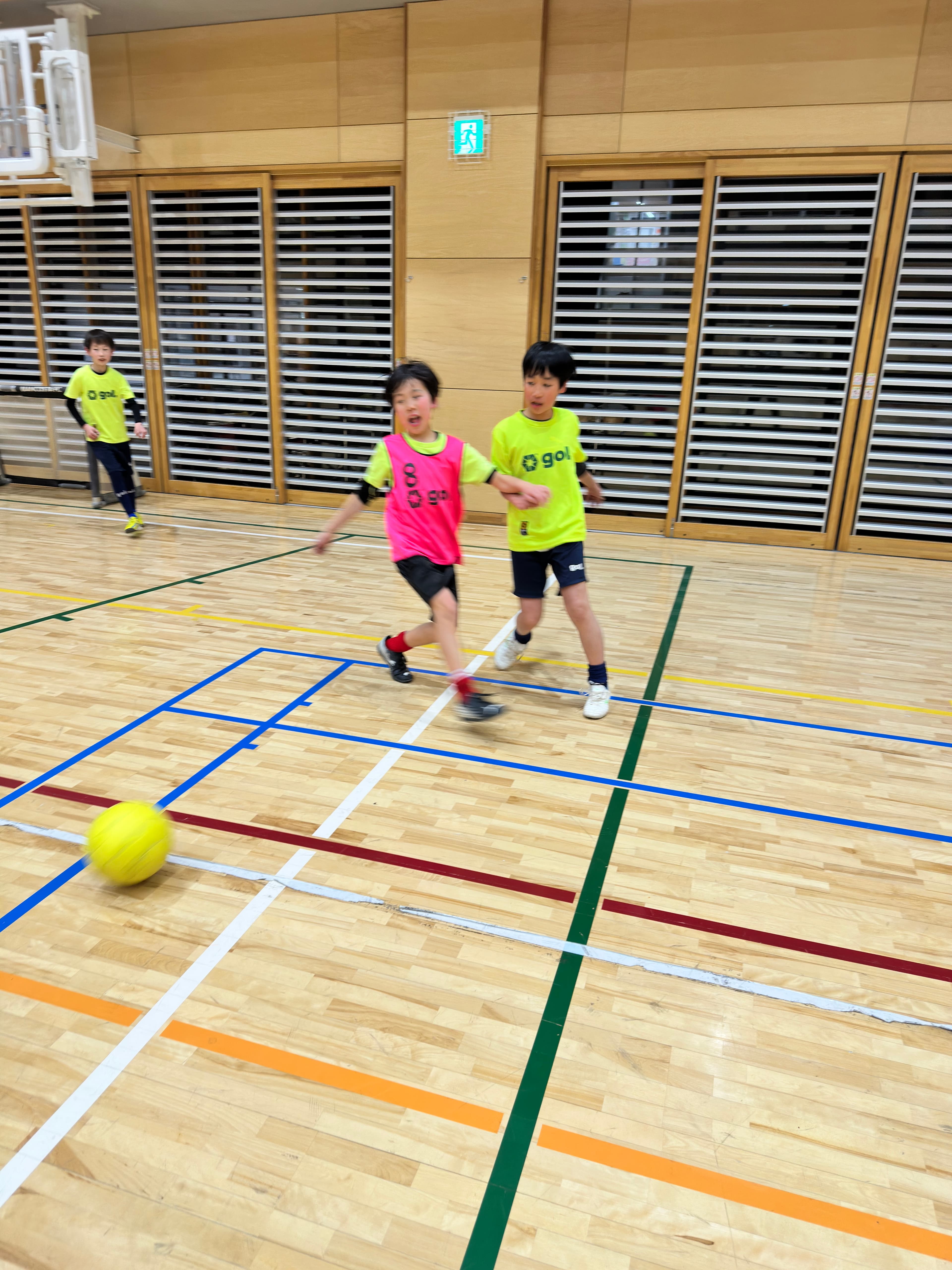体育館での基礎トレーニング